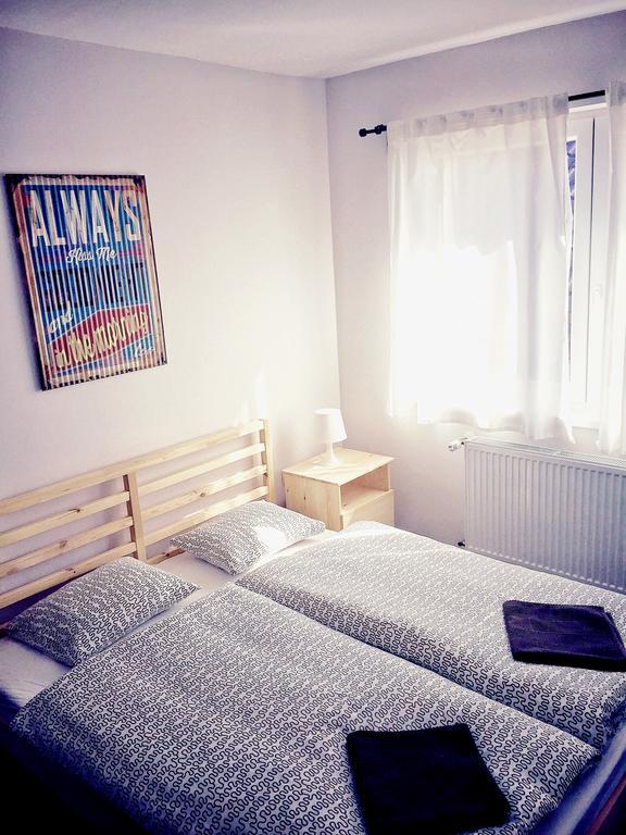 Falling Lakes Hostel Кореница Экстерьер фото