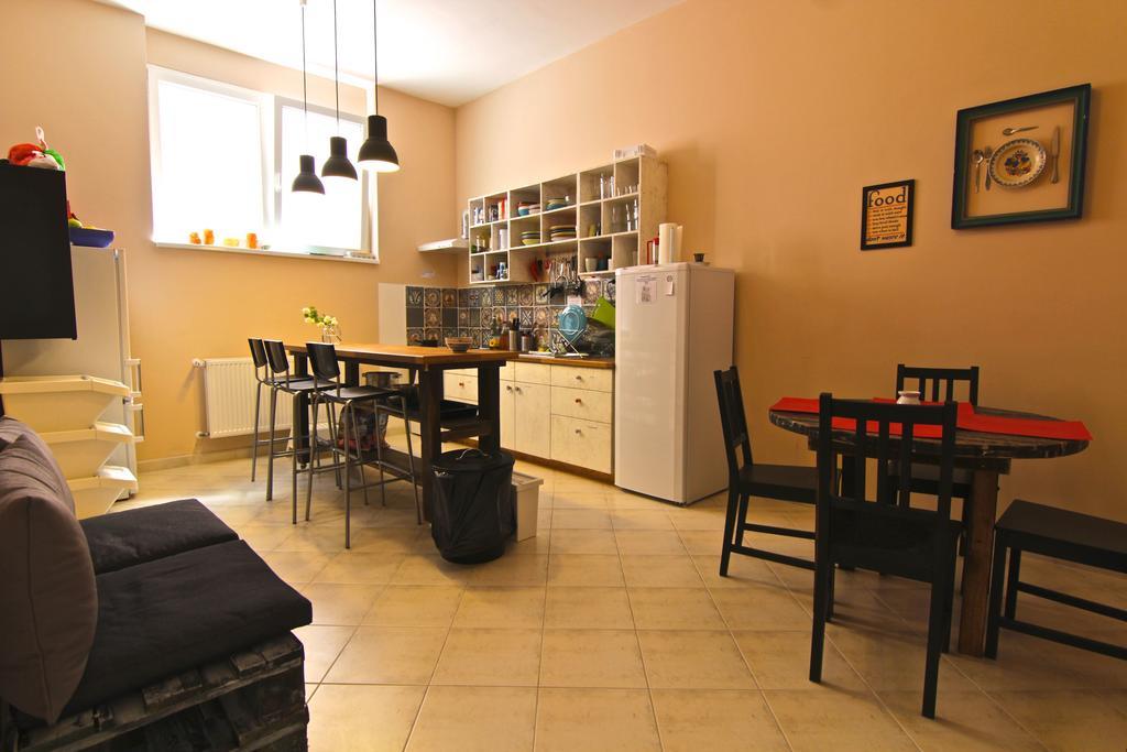 Falling Lakes Hostel Кореница Экстерьер фото