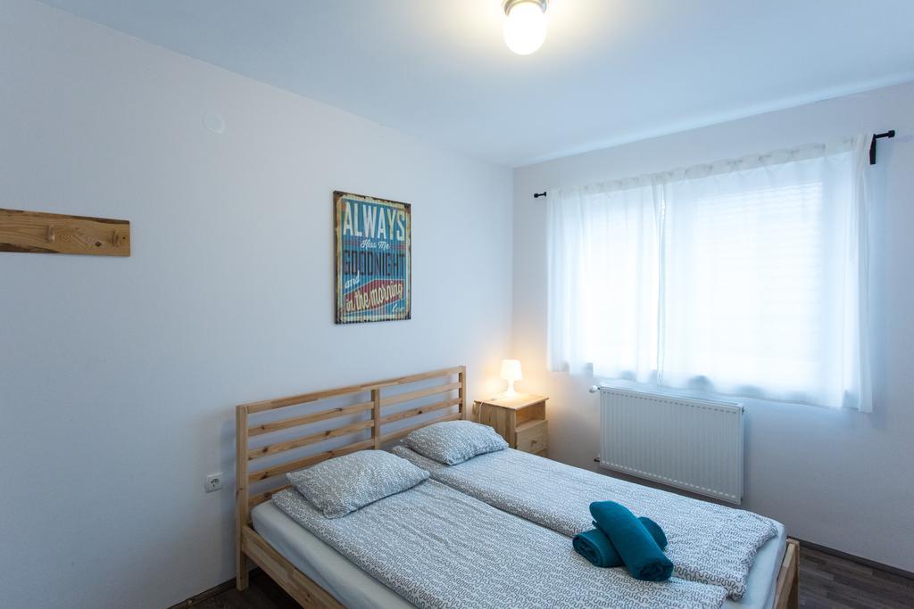 Falling Lakes Hostel Кореница Экстерьер фото