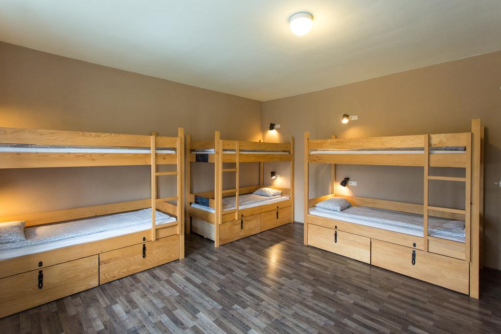 Falling Lakes Hostel Кореница Экстерьер фото