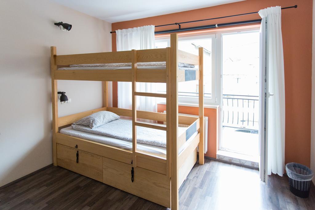 Falling Lakes Hostel Кореница Экстерьер фото