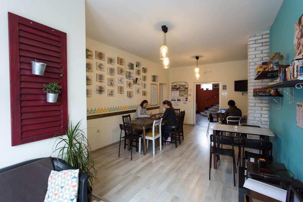 Falling Lakes Hostel Кореница Экстерьер фото