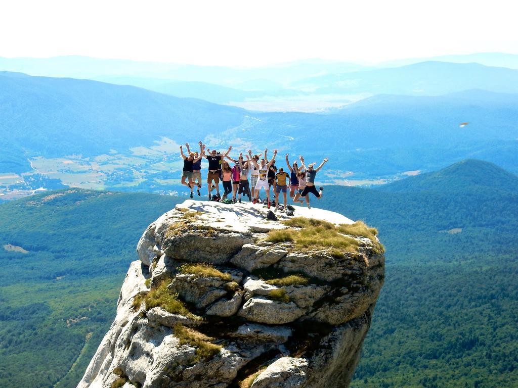 Falling Lakes Hostel Кореница Экстерьер фото