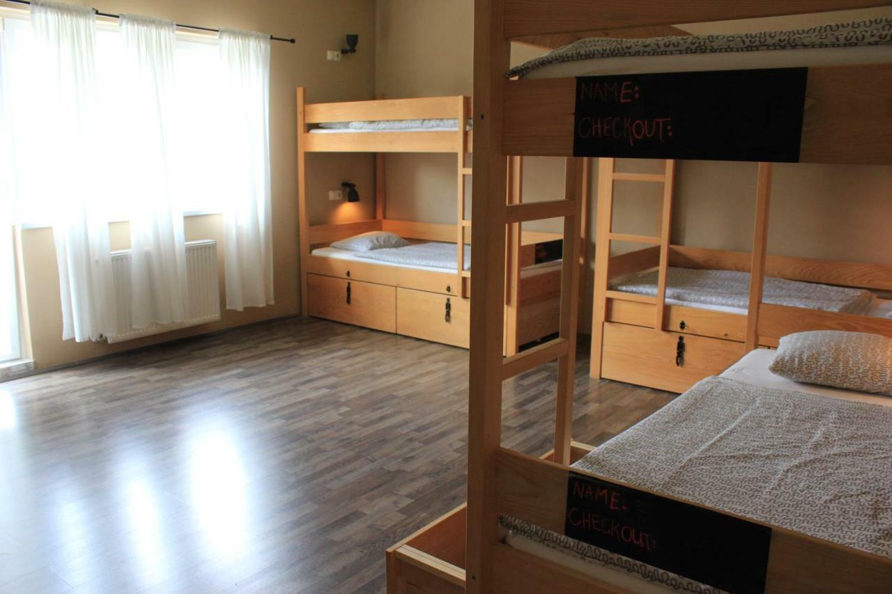 Falling Lakes Hostel Кореница Экстерьер фото