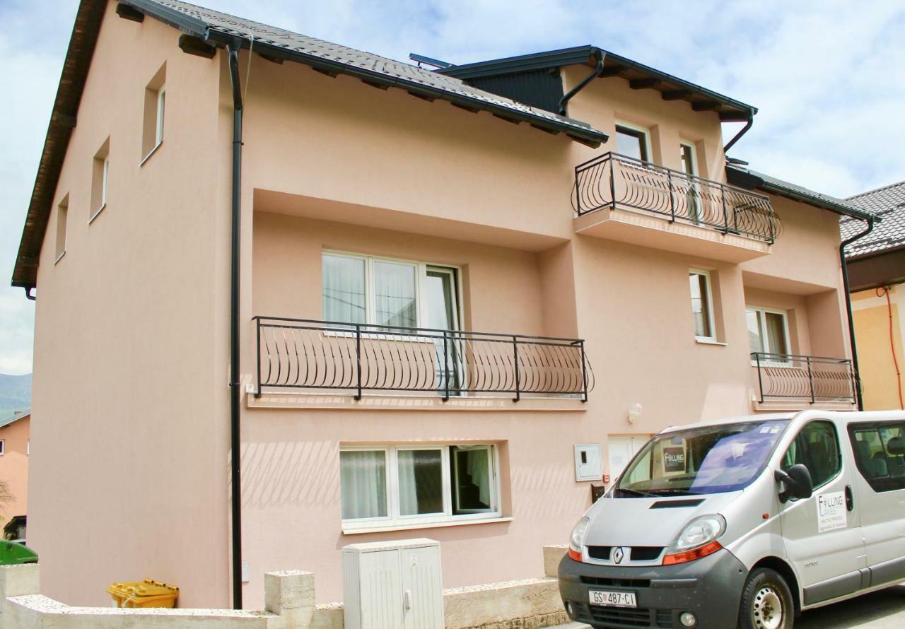 Falling Lakes Hostel Кореница Экстерьер фото