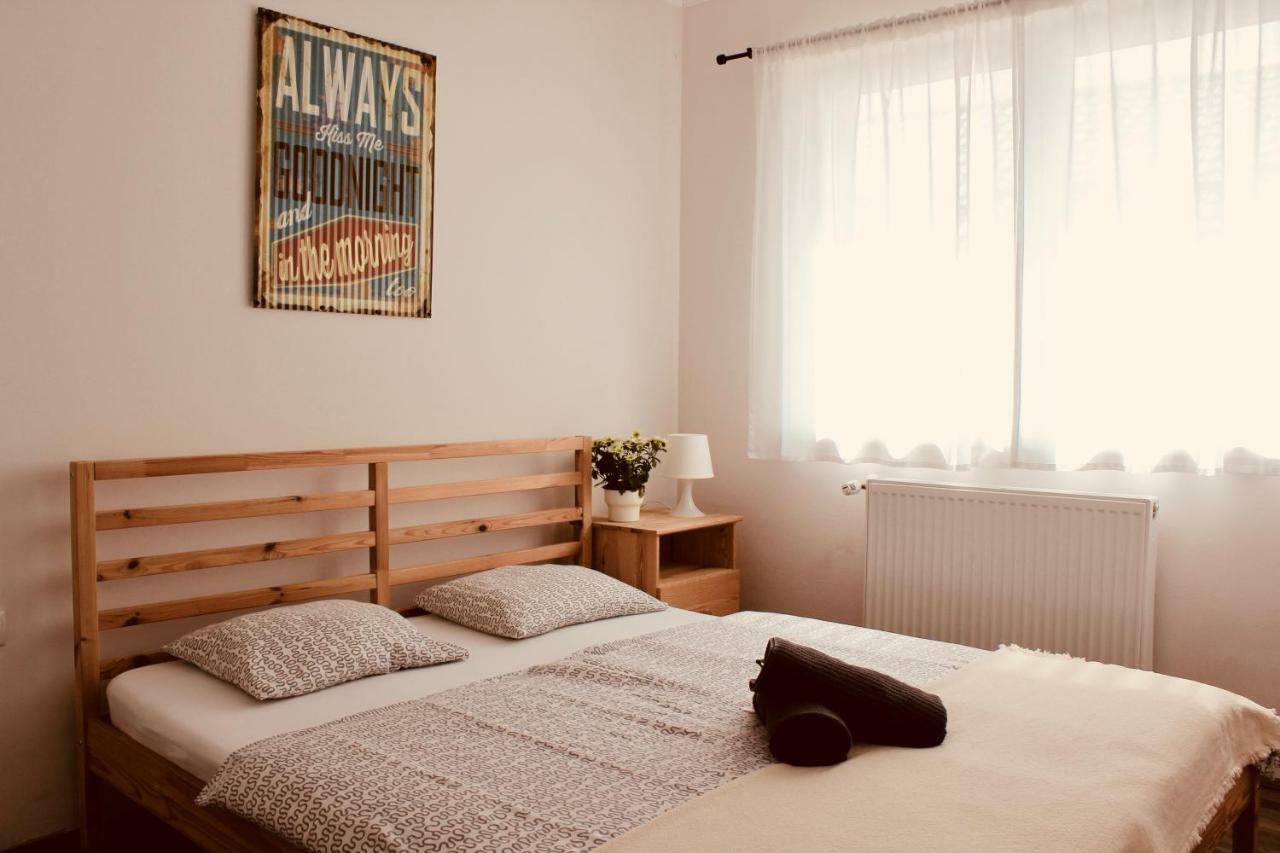 Falling Lakes Hostel Кореница Экстерьер фото