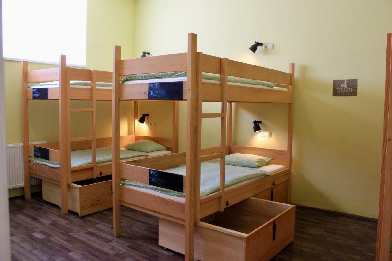 Falling Lakes Hostel Кореница Экстерьер фото